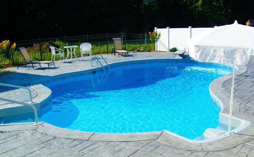 How to Tell it’s Time for a Pool Liner Replacement in Connecticut